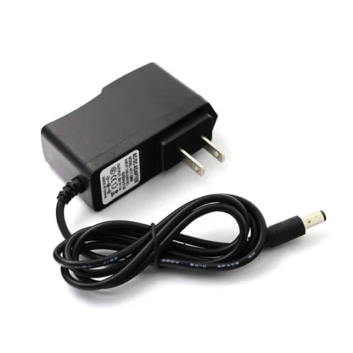 Adaptador Cargador 110V a 5V 1A (Plug DC 5.5mm x 2.1mm)